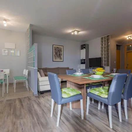 Apartment In 39444 Novi Vinodolski