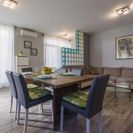In 39444 Apartment Novi Vinodolski